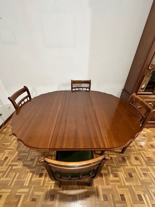 Mesa comedor extensible y 4 sillas de madera