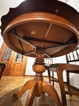 Mesa comedor extensible y 4 sillas de madera