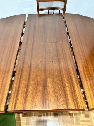 Mesa comedor extensible y 4 sillas de madera
