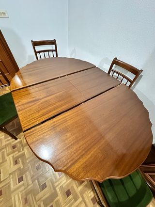 Mesa comedor extensible y 4 sillas de madera