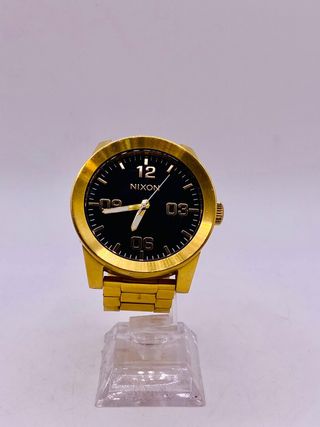 RELOJ NIXON THE CORPORAL DORADO