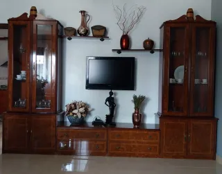 Mueble de salón madera y cristal