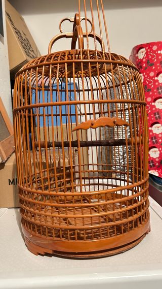 Jaula artesanal de madera decoración o pájaros