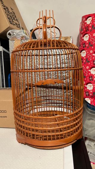 Jaula artesanal de madera decoración o pájaros