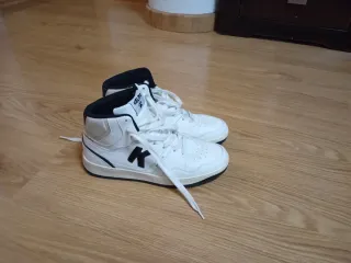 Zapatillas Kelme Blancas y Negras