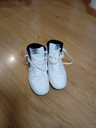 Zapatillas Kelme Blancas y Negras