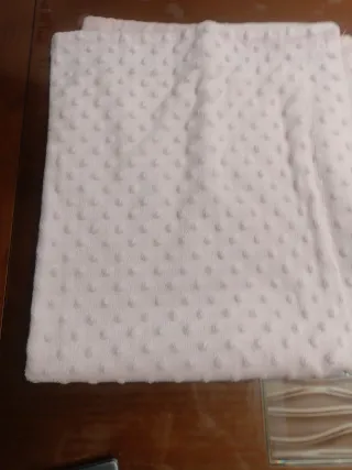 Carrito paseo Neneco 3 en 1 El ada tiene desgaste.