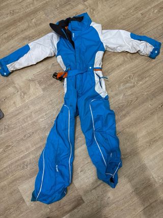 Mono de esquí azul y blanco