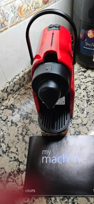 Cafetera Nespresso Krups Inissia Roja