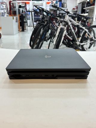 CONSOLA PS4 PRO CON CABLES Y MANDO