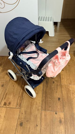 Carro de muñecas azul y rosa