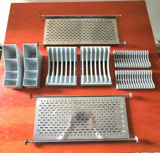 Scolapiatti in acciaio con accessori