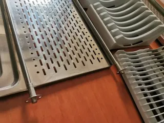 Scolapiatti in acciaio con accessori