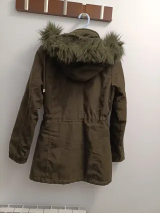 Parka verde militar con capucha