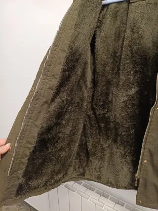 Parka verde militar con capucha