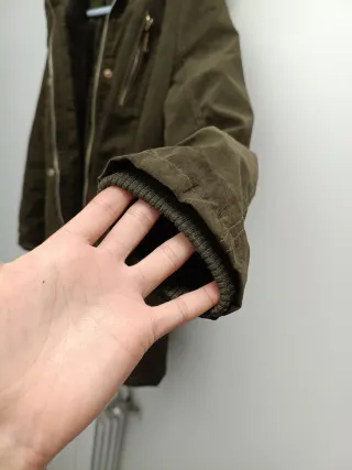 Parka verde militar con capucha