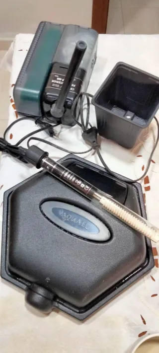 Pecera Negra y Transparente