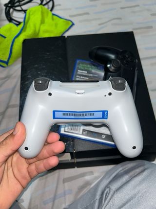 PS4 + 2 Mandos + FC24 + HDMI