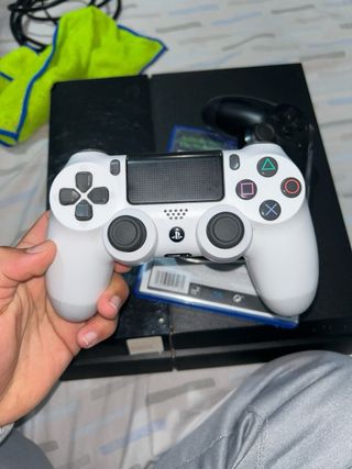 PS4 + 2 Mandos + FC24 + HDMI