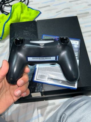 PS4 + 2 Mandos + FC24 + HDMI