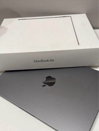 MacBook Air M3 Space Gray