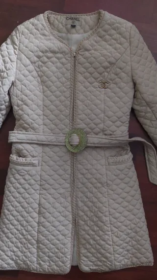 Abrigo Chanel Acolchado Beige