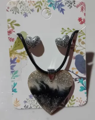 Colgante y pendientes corazón resina epoxi