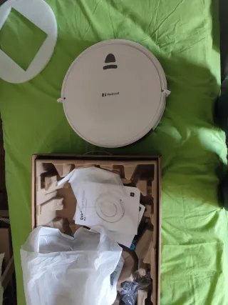 Robot aspirapolvere bianco NUOVO