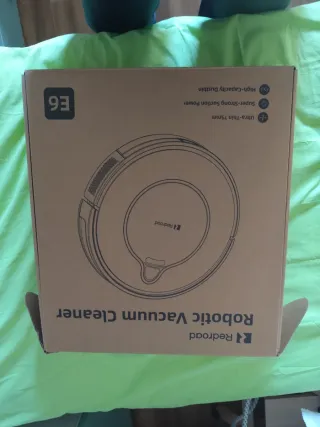 Robot aspirapolvere bianco NUOVO