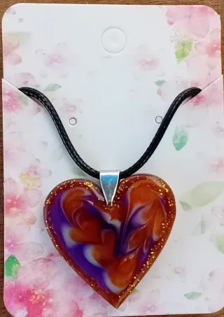 Colgante Corazón Resina Naranja y Morado