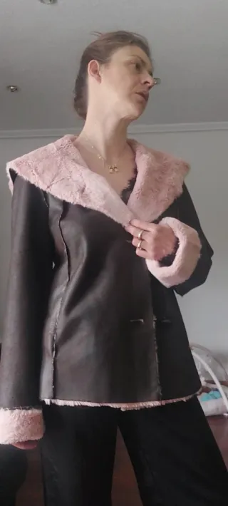 Abrigo reversible piel vuelta marrón y rosa