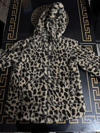 Chaqueta peluche estampado leopardo