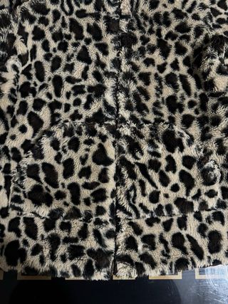 Chaqueta peluche estampado leopardo