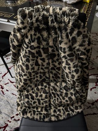 Chaqueta peluche estampado leopardo