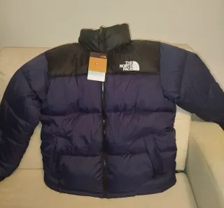 Cazadora  North Face Talla M sin estrena,unisex