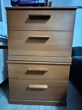 2 comodini in ciliegio