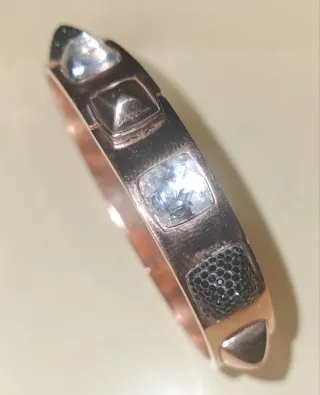 Pulsera rígida Swarovski cierre dorado