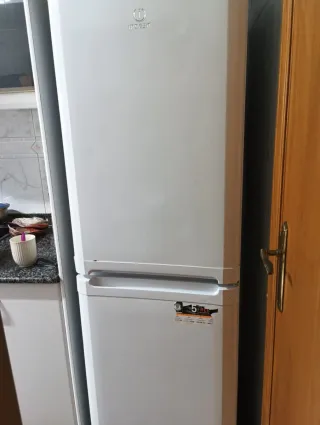 Nevera Indesit Blanca A+ con 1 año de garantía