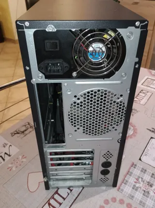 Case Antec Mid Tower ATX alimentatore e Masterizza