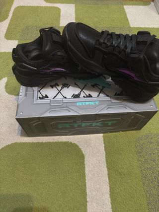 Playeros exclusivos Nike x RTFKT Dunk Genesis Void