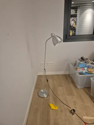 Lámpara de pie IKEA OUSFOT Plata