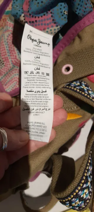 Bolso Pepe Jeans marrón con bordado de guitarra