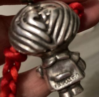 Llavero Plata vieja Figura Niña Trenzas Rojas