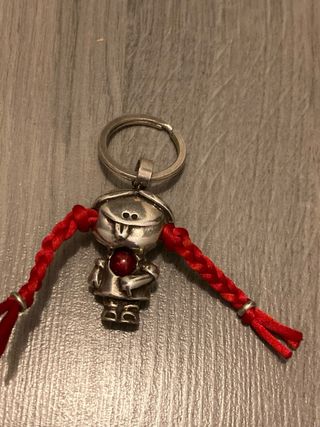 Llavero Plata vieja Figura Niña Trenzas Rojas