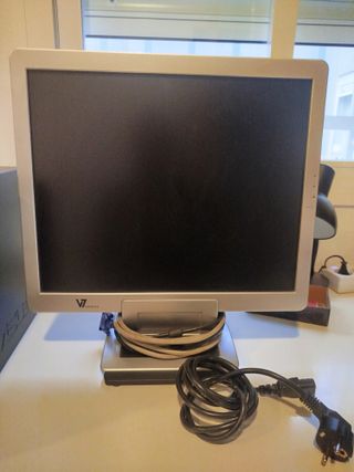 Ordenador y Monitor V7