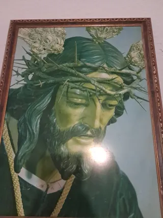 Cuadro Cristo con marco dorado mide 46cmx60