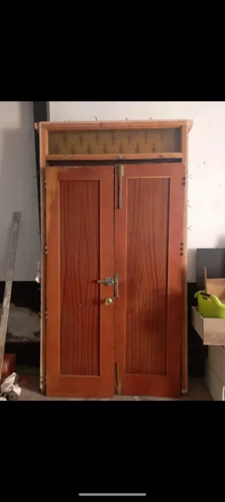 Puerta doble de pino macizo en Consuegra