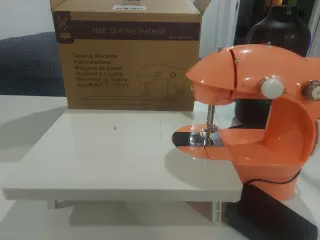 Mini Máquina de Coser Naranja
