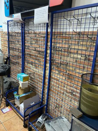 Kit Mostrador y 5 estanterías metálicas