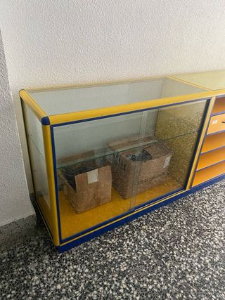 Kit Mostrador y 5 estanterías metálicas